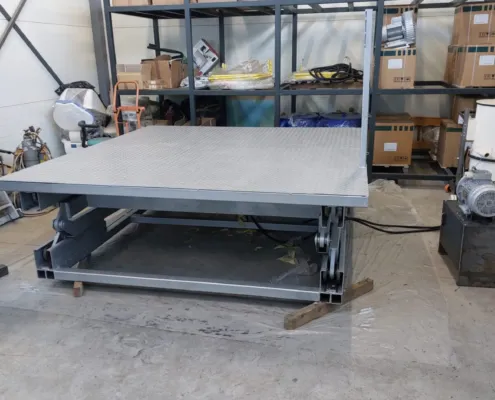 Scissor lift platform, side view