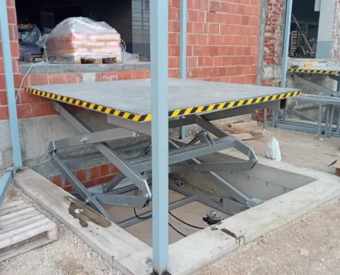 Raised platform in a pit next to a wall