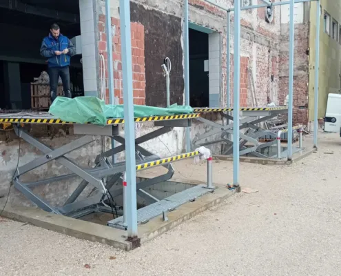 Installation of platforms at a building
