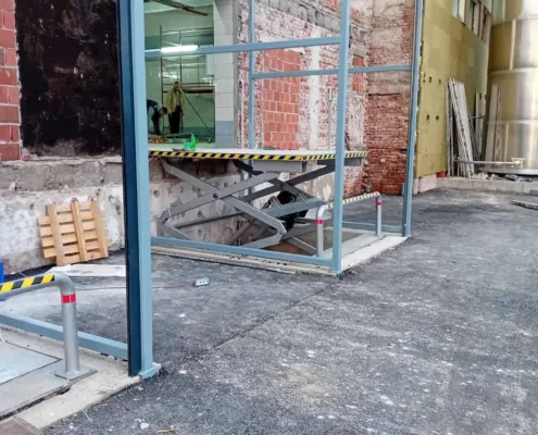 Raised platform at a building entrance