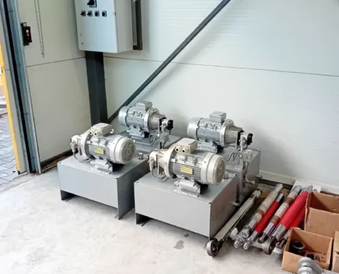 Hydraulic power units and cylinders for platforms