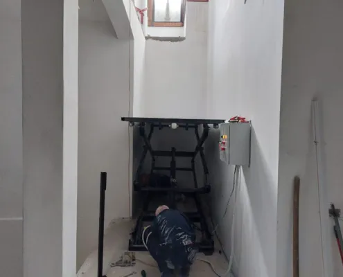 Installing a platform in a narrow space