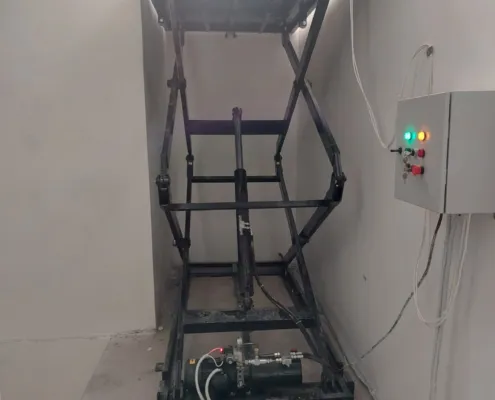 Raised double scissor lift platform